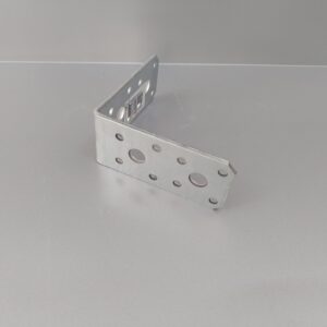 Egyenlő szárú sarokösszekötő 90x90x40    3,0 (CE)