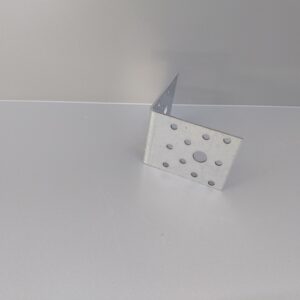 Egyenlő szárú sarokösszekötő 70x70x55    2,5 (CE)